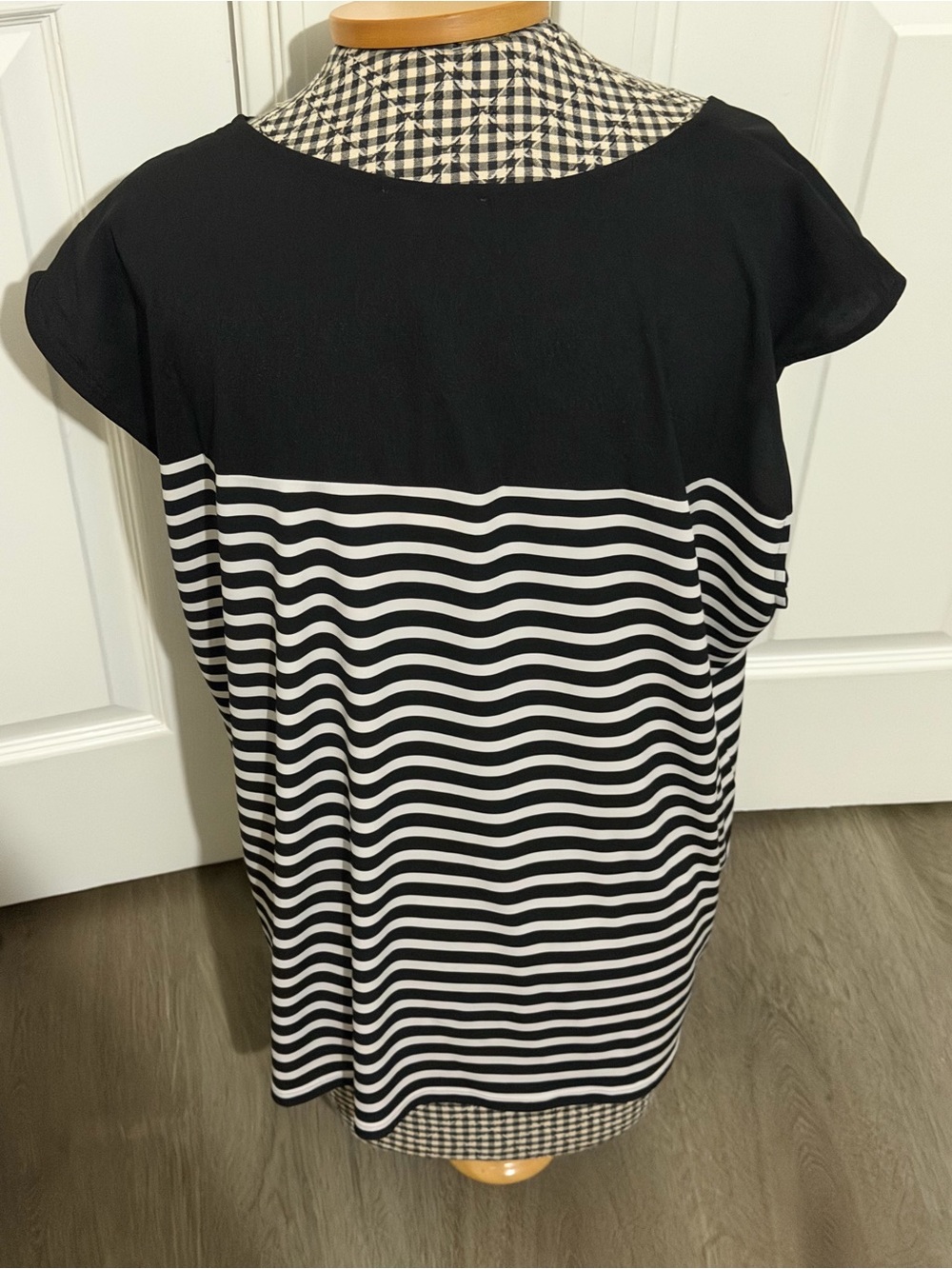 Nwt Calvin Klein Black & White Printed Short Sleeve Women's Top 2x - Picture 2 of 3